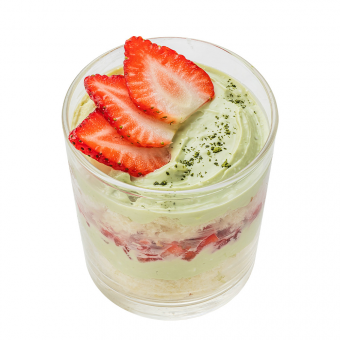 Matcha cake with strawberry tartar and cream cheese