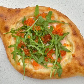 Adjarian khachapuri with salmon and red caviar 