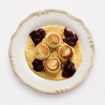 Cheese pancakes with cherry coulis