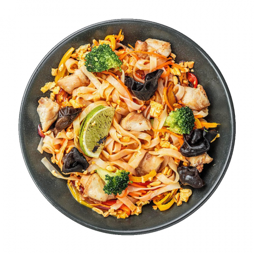 Pad Thai noodles with chicken