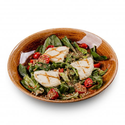 Salad with halloumi cheese 